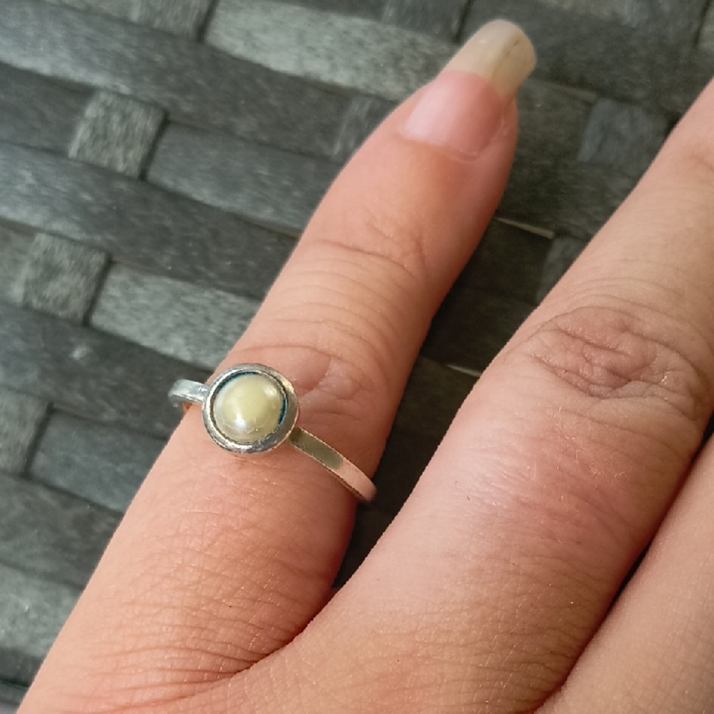 Elegant Silver Ring with Cream Stone